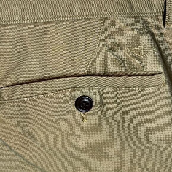 Dockers Khaki Shorts size 44 - Picture 3 of 6